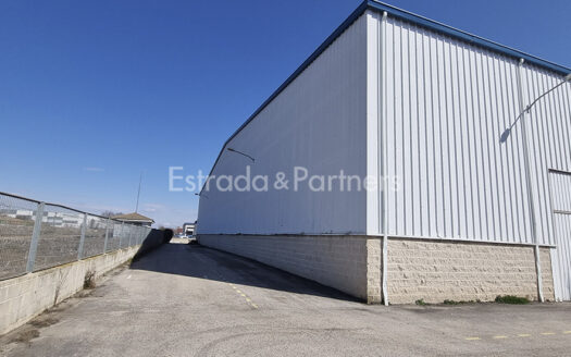 Nave Industrial en Alquiler en Cabanillas del Campo de 2.500 m²