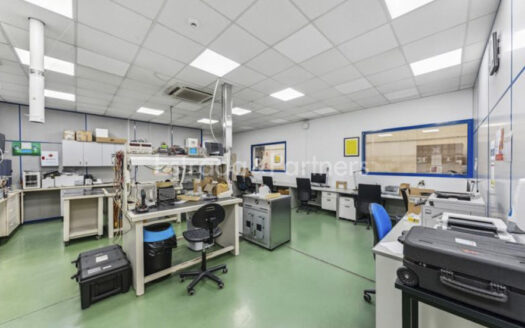 Nave Industrial en Alquiler y Venta en Vallecas de 1.613 m²