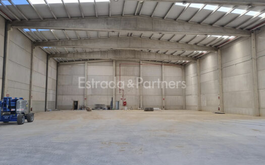 Nave Logística en alquiler y venta en Madrid de 1.913 m²