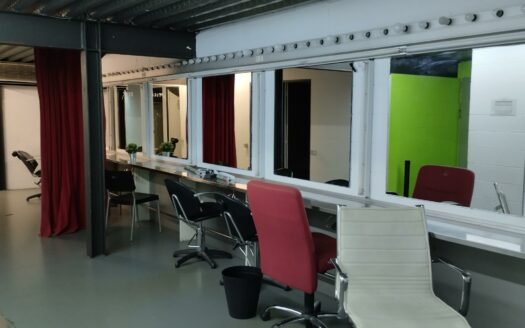 Nave industrial de venta y alquiler en Cornella de Llobregat de 2.617 m²