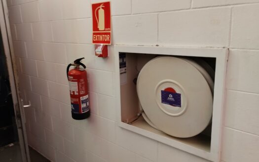 Nave industrial en venta en Sant Just desvern de 1.416 m²