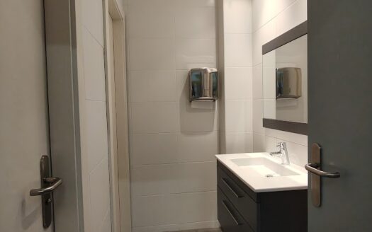 Nave industrial de Venta/Alquiler de 694 m² en Cornellá de Llobregat