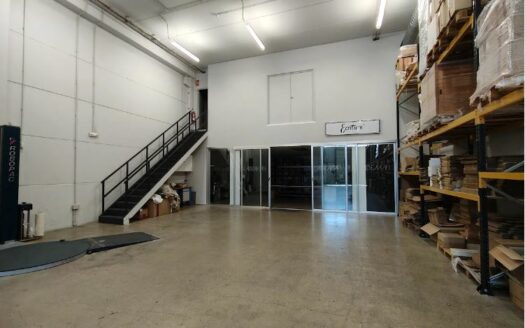 Nave industrial de Venta/Alquiler de 694 m² en Cornellá de Llobregat