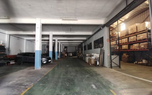 Nave industrial de venta y alquiler en Cornella de Llobregat de 2.617 m²