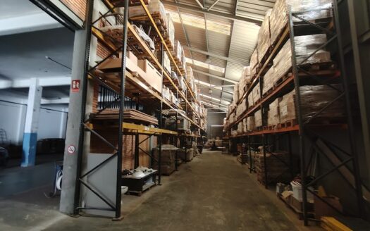 Nave industrial de venta y alquiler en Cornella de Llobregat de 2.617 m²