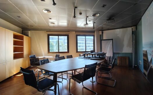 Nave industrial de venta y alquiler en Cornella de Llobregat de 2.617 m²