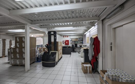Nave industrial de venta en Sabadell de 656 m²