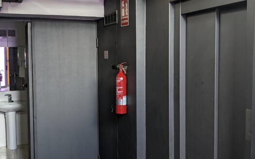 Nave industrial de venta en Sabadell de 656 m²