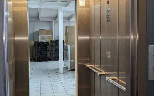 Nave industrial de venta en Sabadell de 656 m²