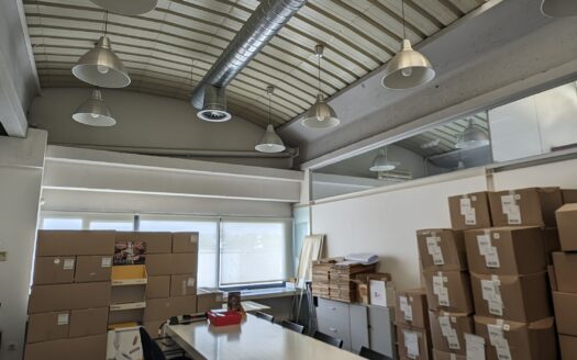 Nave industrial de venta en Sabadell de 656 m²