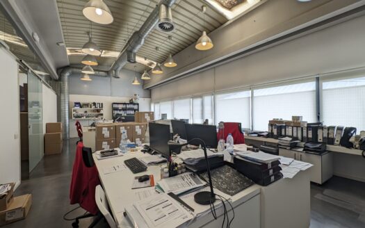 Nave industrial de venta en Sabadell de 656 m²