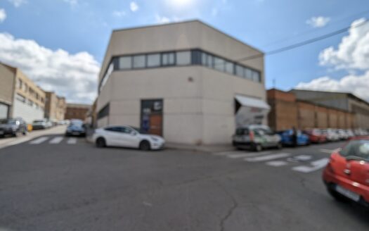 Nave industrial de venta en Sabadell de 656 m²