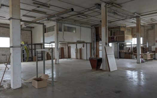 Nave industrial en venta en Sant Feliu de Llobregat de 2.028 m²