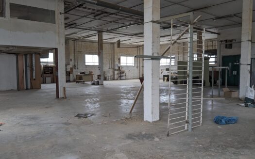 Nave industrial en venta en Sant Feliu de Llobregat de 2.028 m²