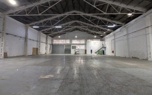 Nave industrial de alquiler en L’Hospitalet de 2.150 m²