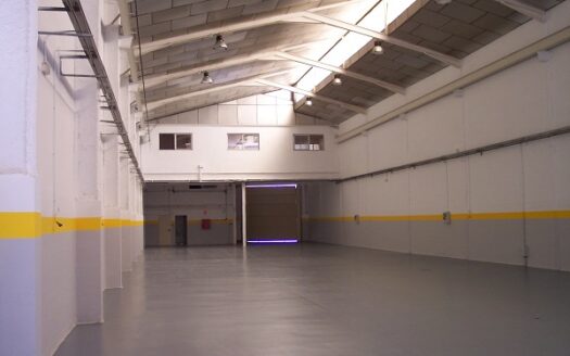 Nave de alquiler en Badalona de 762 m²