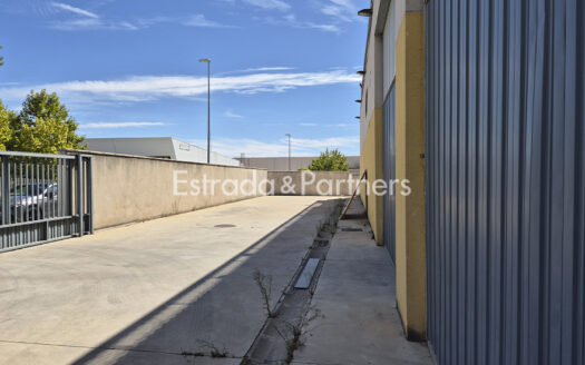 Nave Logística en Venta en Camarma de Esteruelas de 1.349 m²