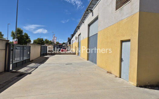 Nave Logística en Venta en Camarma de Esteruelas de 1.349 m²