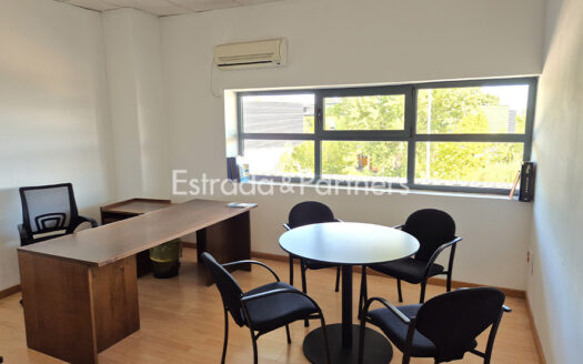 Nave Logística en Venta en Camarma de Esteruelas de 1.349 m²