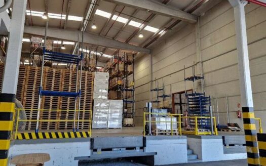 Nave de alquiler en Sant Andreu de la Barca de 3.848 m²