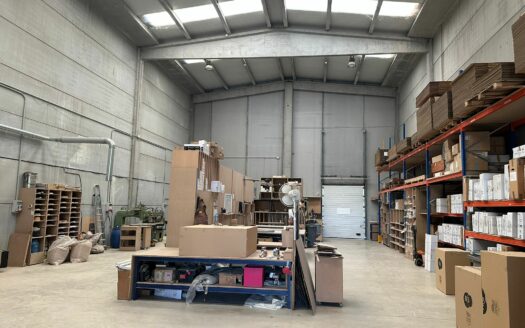 Nave en alquiler en Sant Andreu de la Barca de 628 m²