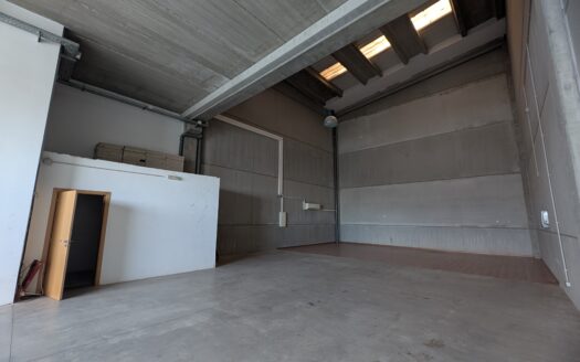 Nave comercial de alquiler en Sant Boi de Llobregat de 335m²