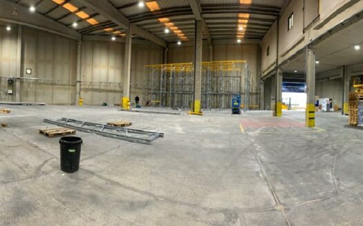 Nave logistica de alquiler en Sant Esteve de Sesrovires de 2.405 m²