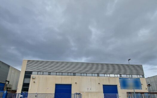 Nave logistica de alquiler en Sant Esteve de Sesrovires de 2.405 m²