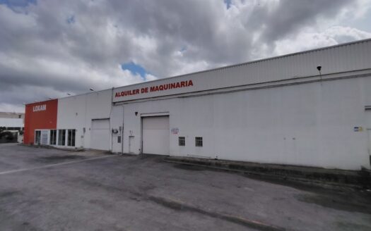 Nave logística de alquiler en Sant Andreu de la Barca de 3.700 m²