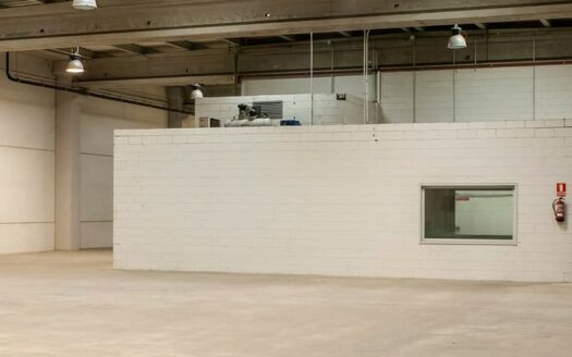 Plataforma logística de alquiler en la Zona Franca de 15.240 m²