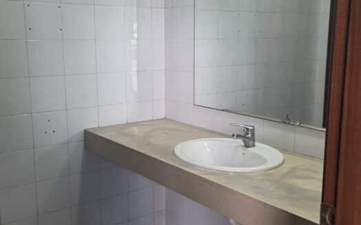 Nave de alquiler en L’Hospitalet de Llobregat de 630 m²