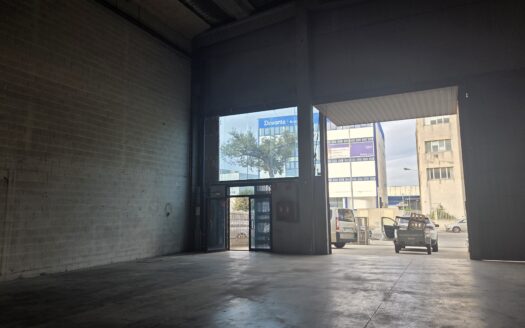Nave de alquiler en L’Hospitalet de Llobregat de 630 m²